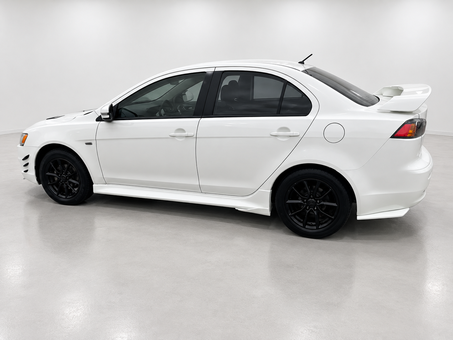 Mitsubishi Lancer ES – White photo 2