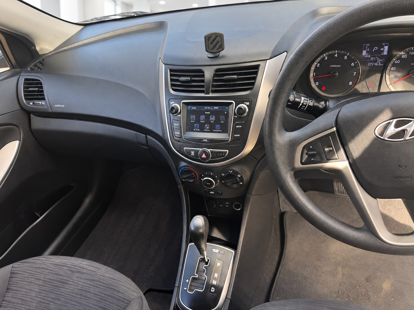 Hyundai Accent Active Hatch photo 4