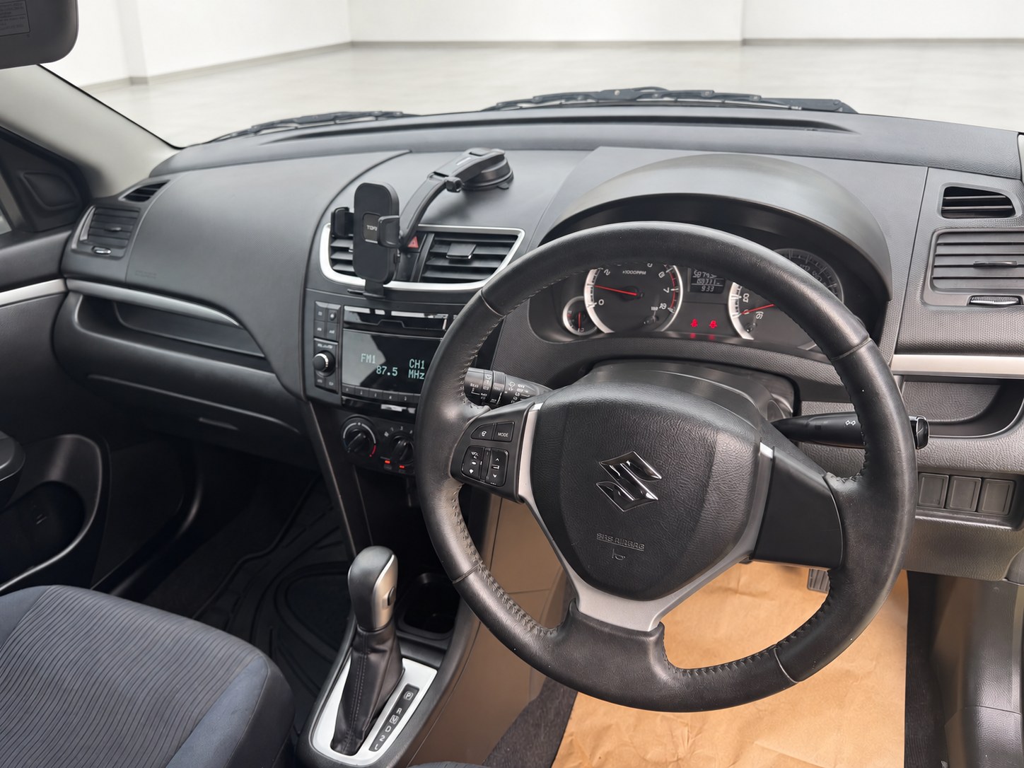 Suzuki Swift Automatic photo 3