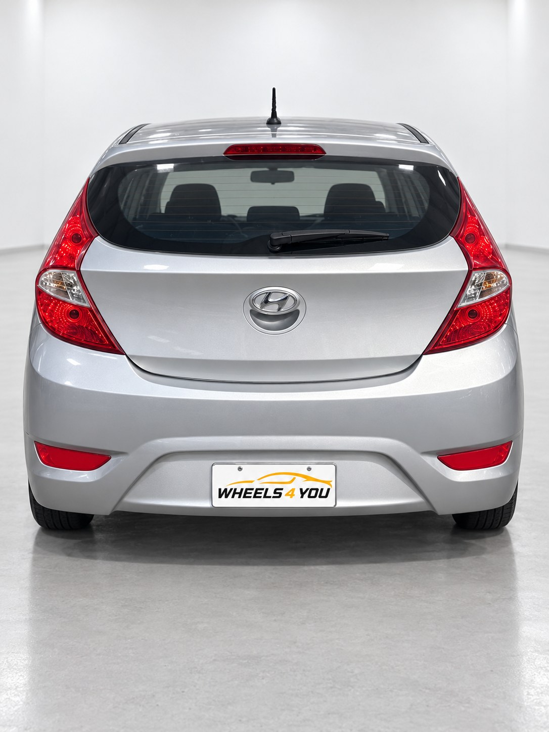 Hyundai Accent Active Hatch photo 2