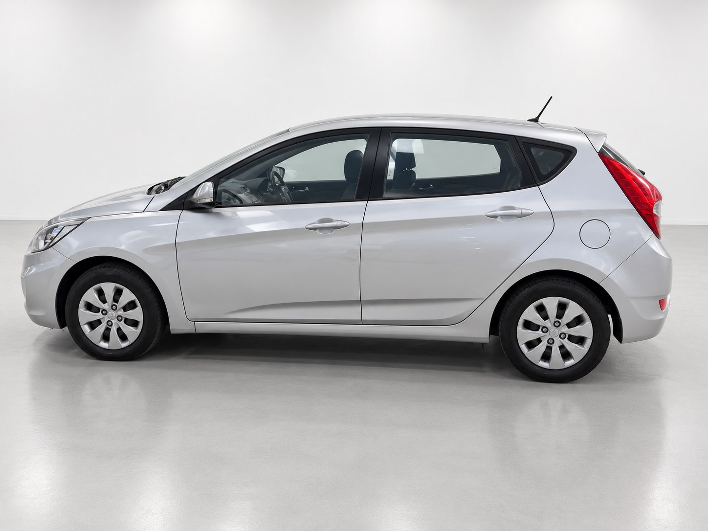 Hyundai Accent Active Hatch photo 5