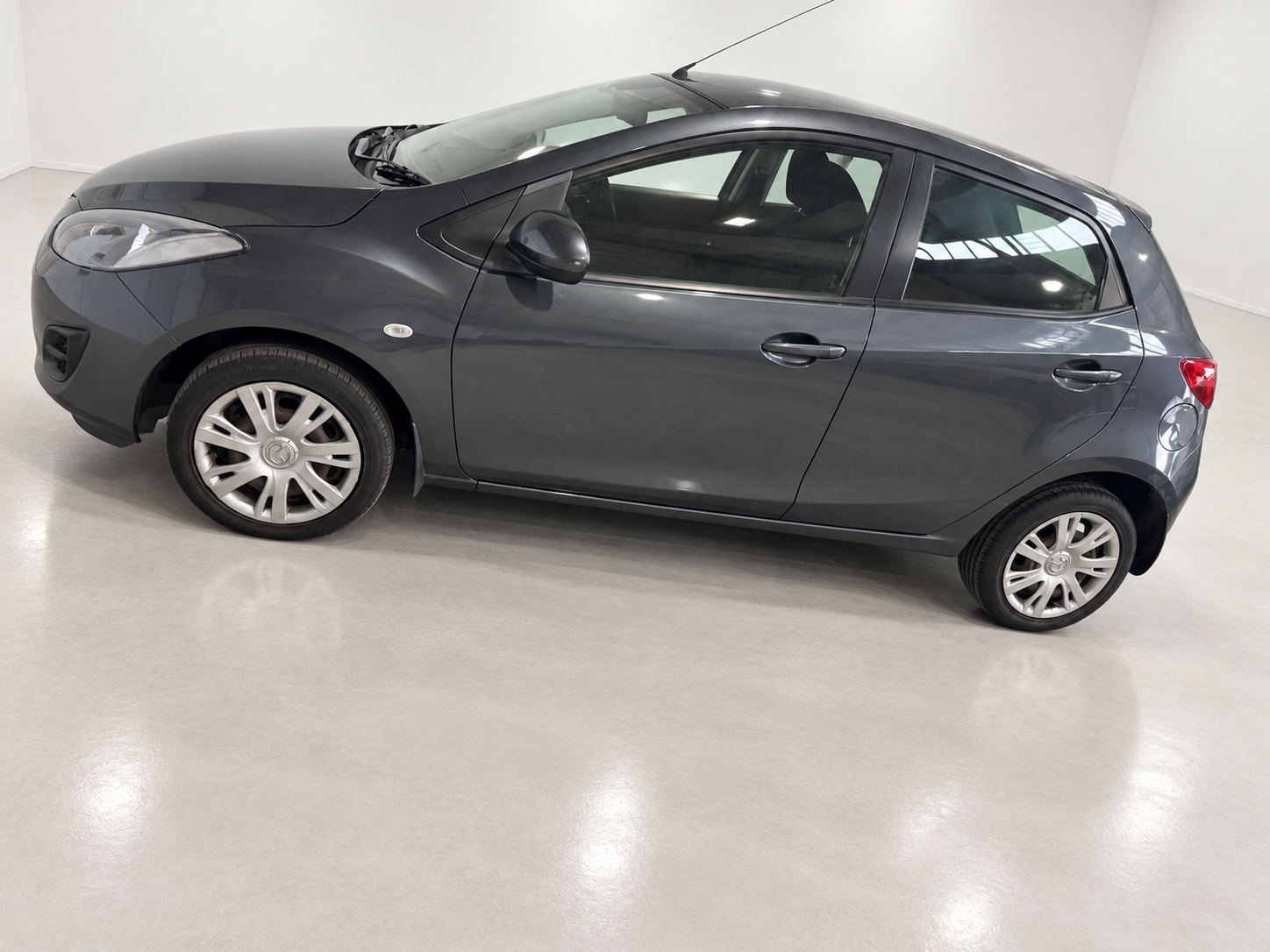Mazda 2 – Grey photo 4